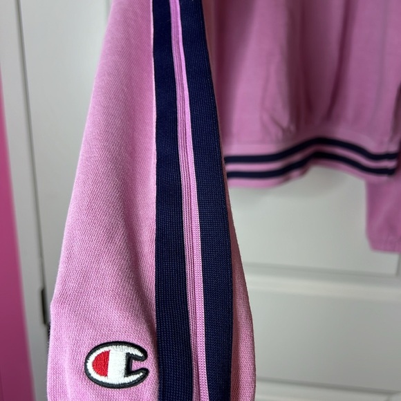 Champion Women's Pink Sweatshirt ✅NEW - Picture 8 of 9